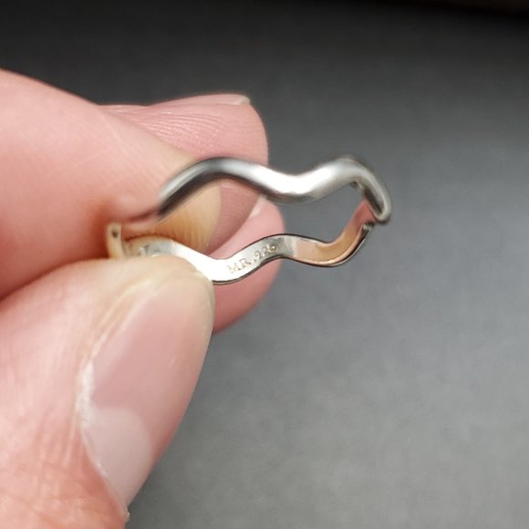 Size 6 Sterling Silver Wavy Cute Dainty Band Ring - Picture 3 of 6
